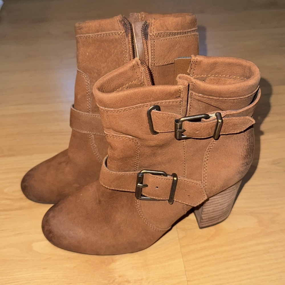 VINCE CAMUTO Simlee Brown Nubuck Leather Zip High Heel Ankle Boots Size 6M